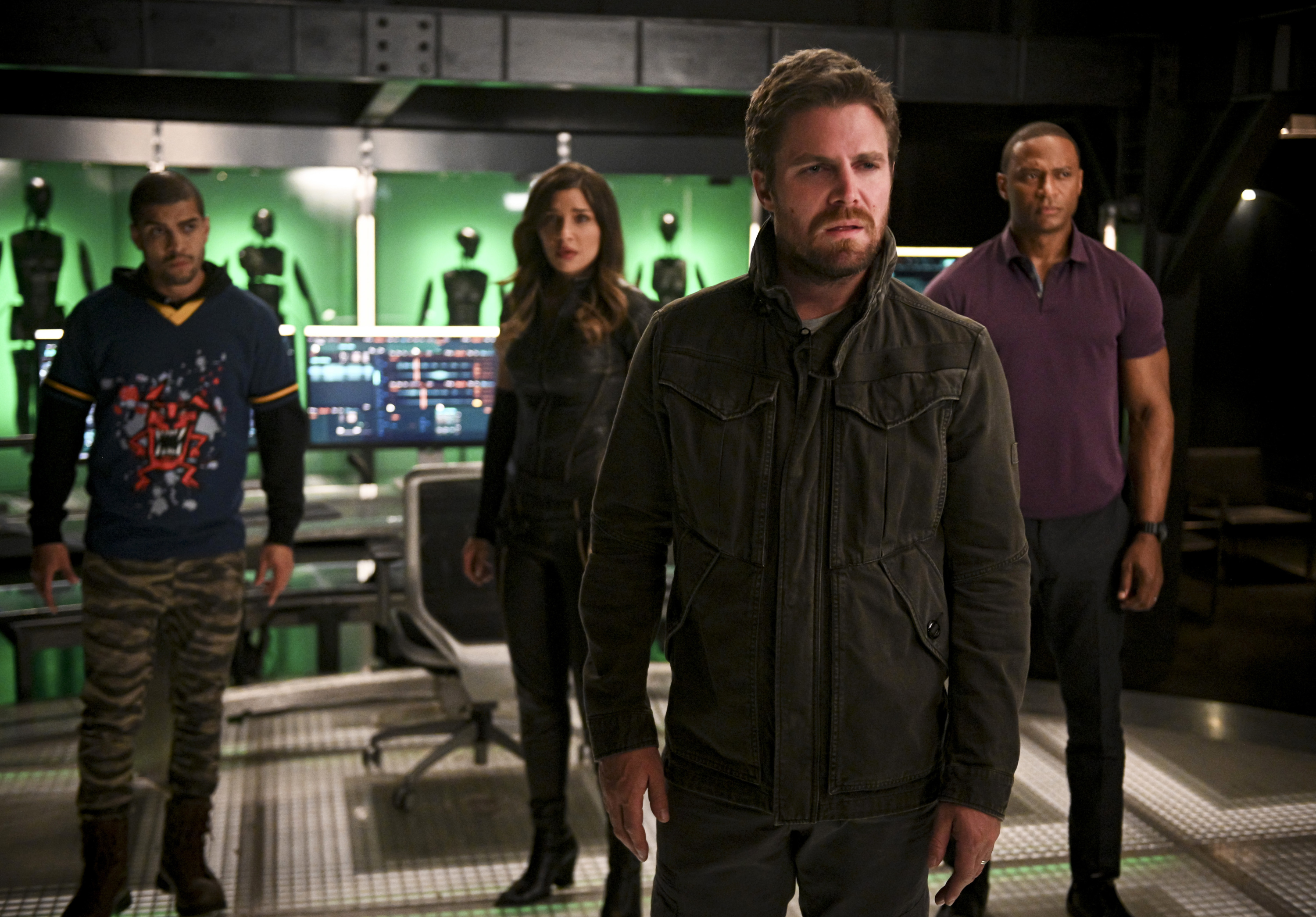 Arrow Oliver Queen Returns To The Arrowcave In New Photos From Season 8 Episode 4 Present Tense