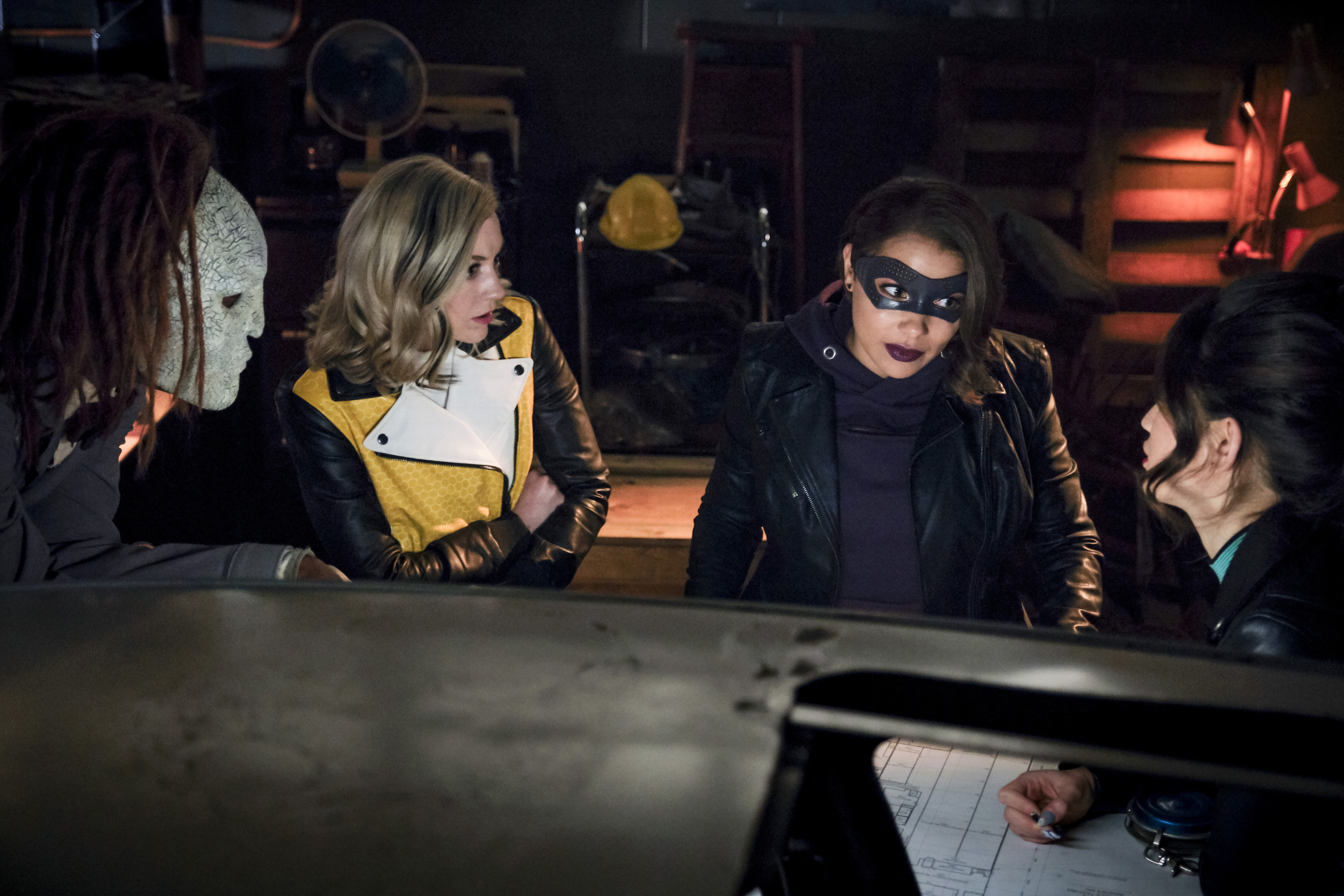 The Flash Nora Gets Bad New Friends In New Photos From Season 5 Episode 20 Gone Rogue